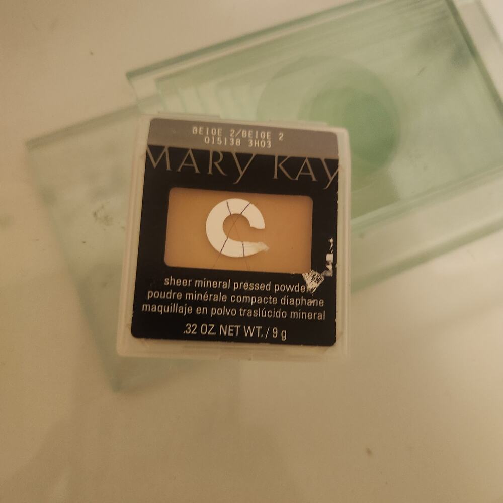 NIP Mary Kay Beige Sheer Mineral Pressed Powder .32oz